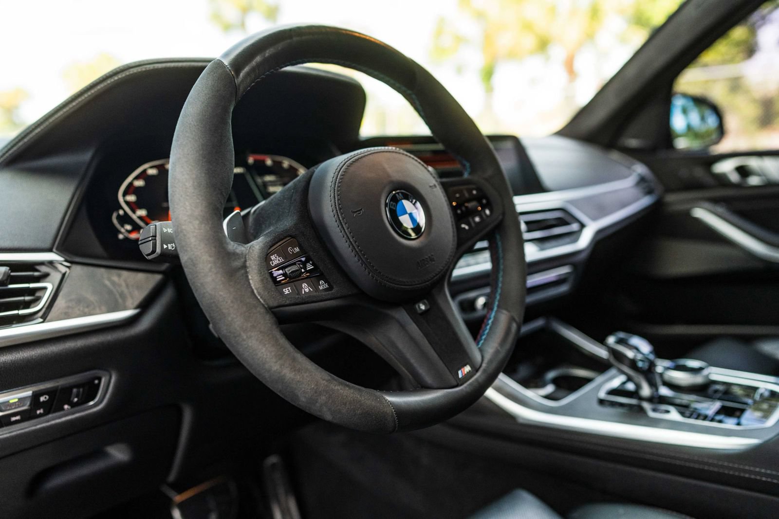 Used 2022 BMW X7 M50i w/ Dynamic Handling Package AWD/4WD image 13