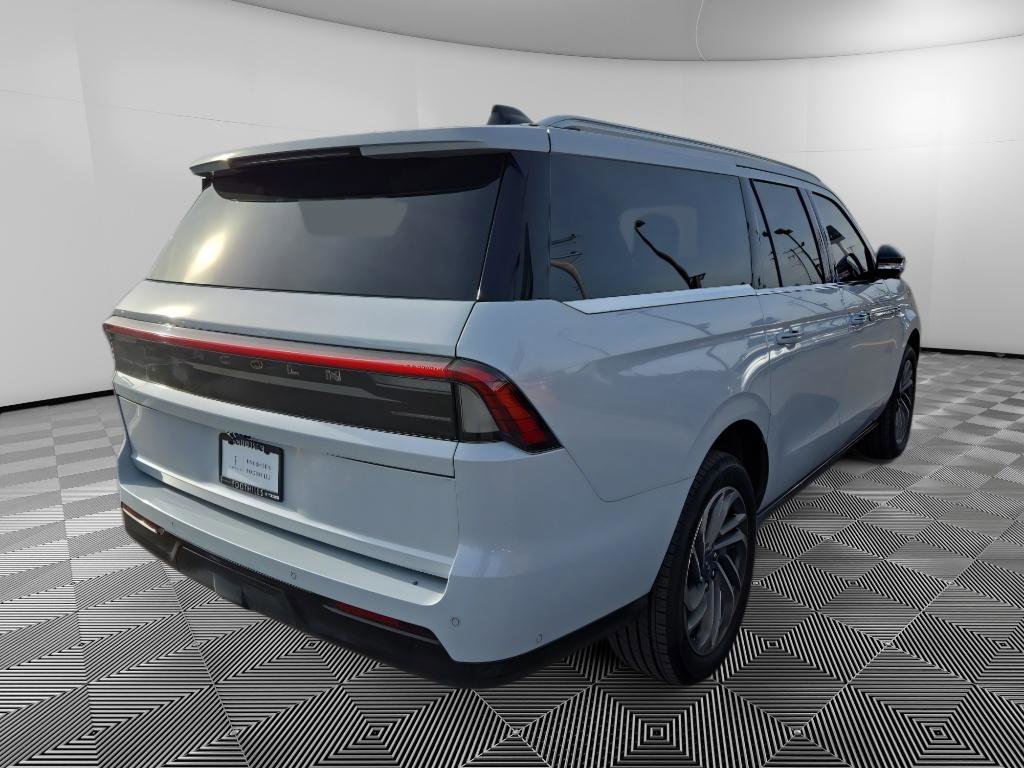 Used 2025 Lincoln Navigator L Reserve image 7