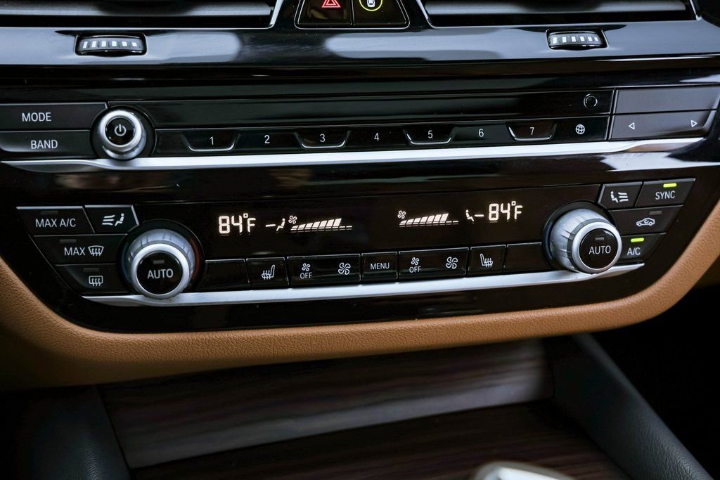 Used 2021 BMW 540i w/ Convenience Package RWD image 12