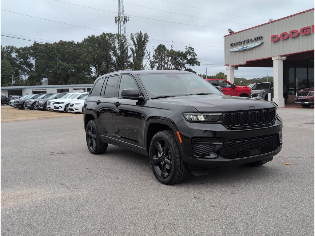 New 2025 Jeep Grand Cherokee Altitude image 7