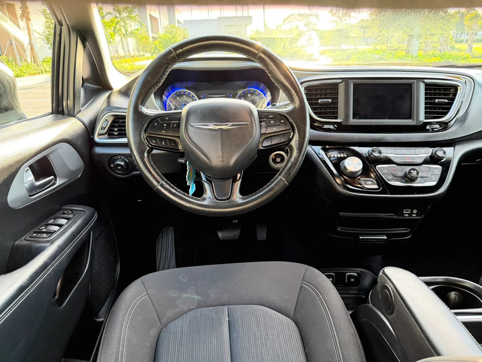 Used 2020 Chrysler Pacifica Touring w/ S Appearance Package FWD image 40
