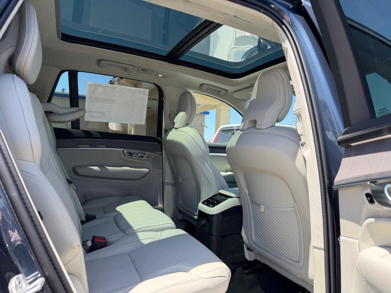 New 2026 Volvo XC90 T8 Ultra w/ Lounge Package AWD/4WD image 4
