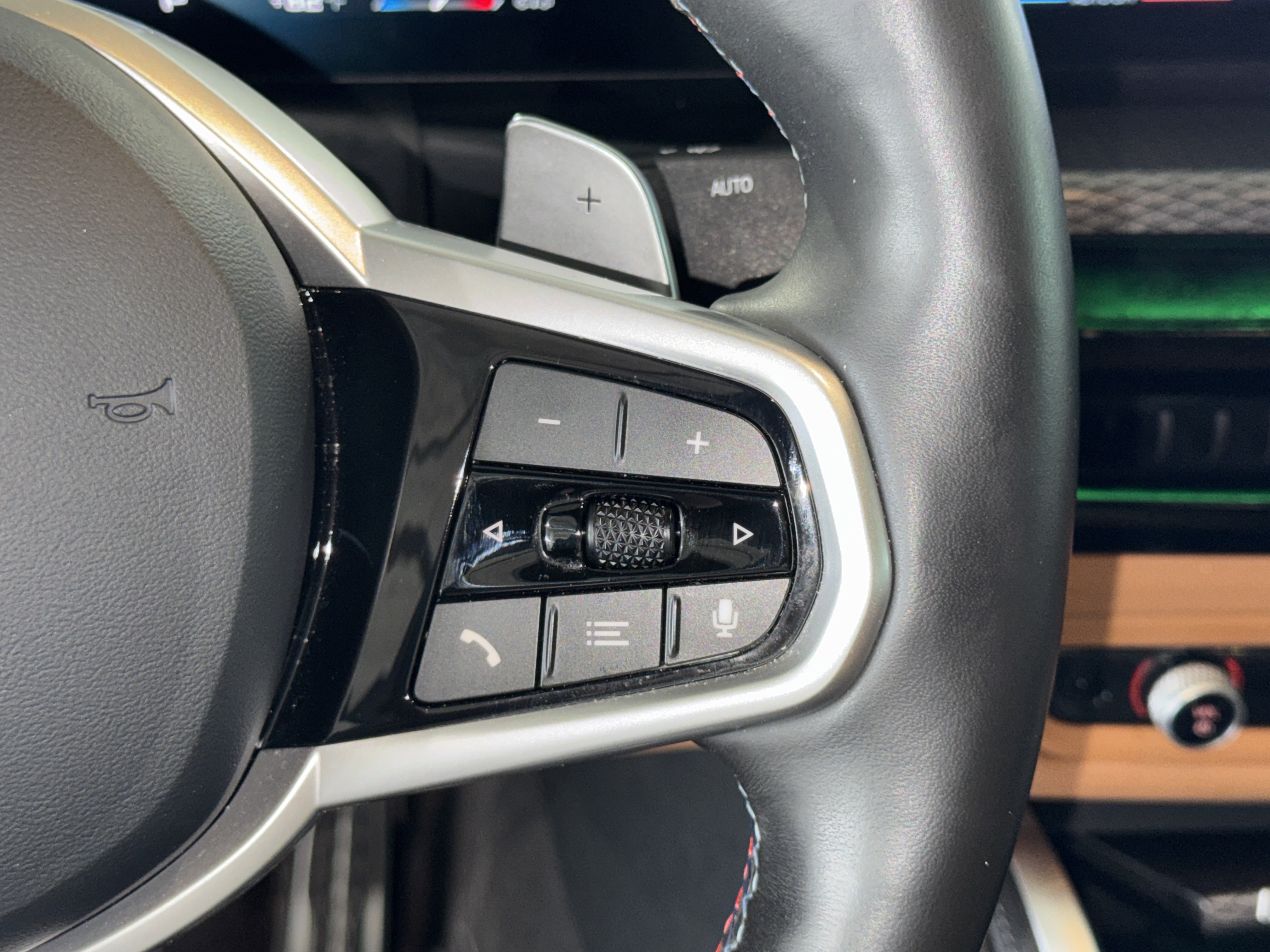 Used 2025 BMW M440i RWD image 23