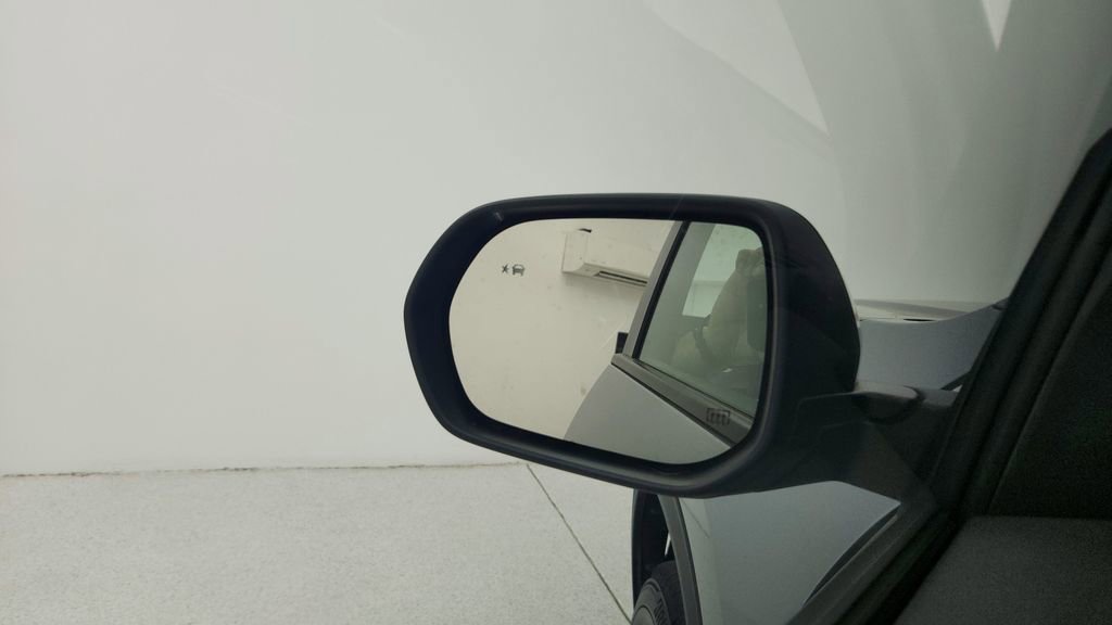 Certified 2025 Chevrolet Traverse LT w/ Driver Confidence Package image 16