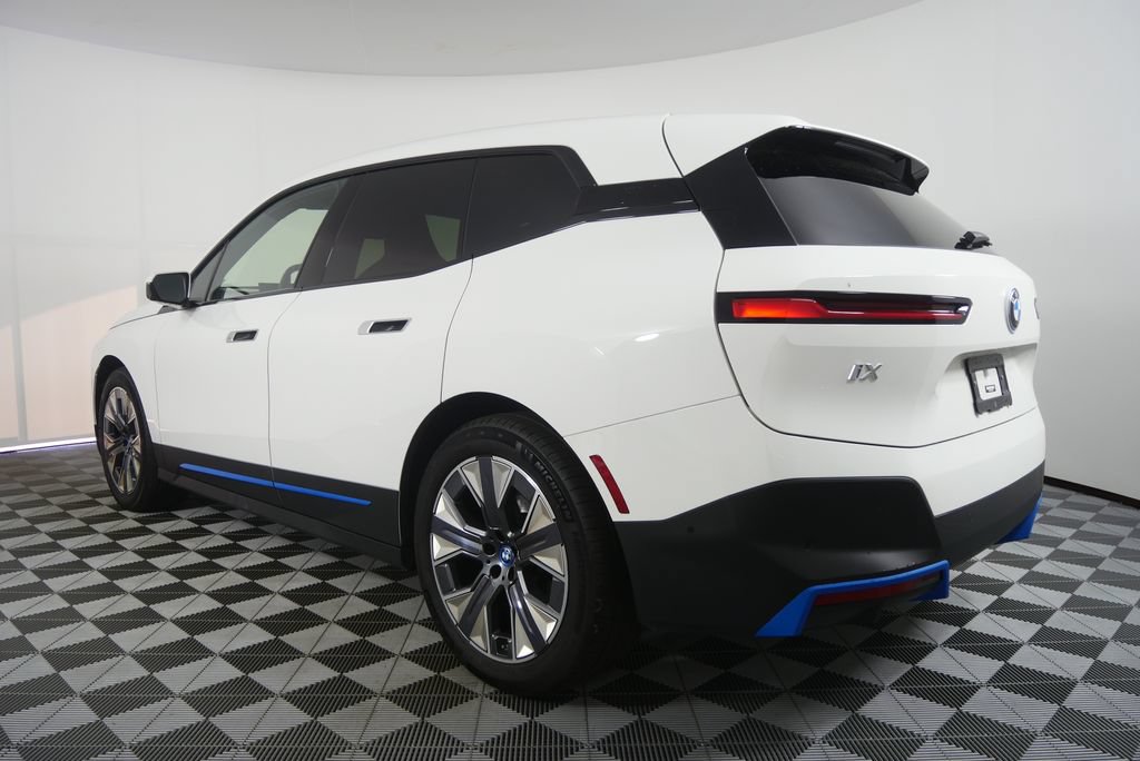 Certified 2023 BMW iX xDrive50 w/ Premium Package AWD/4WD image 5