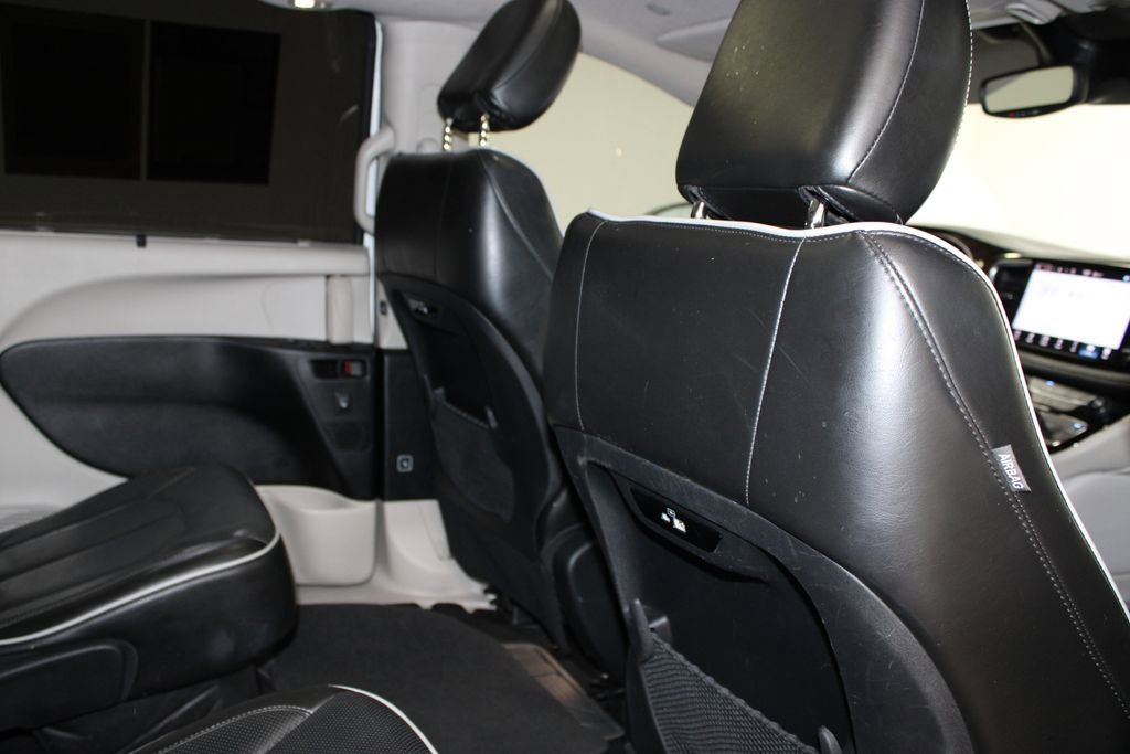 Used 2022 Chrysler Pacifica Limited image 35