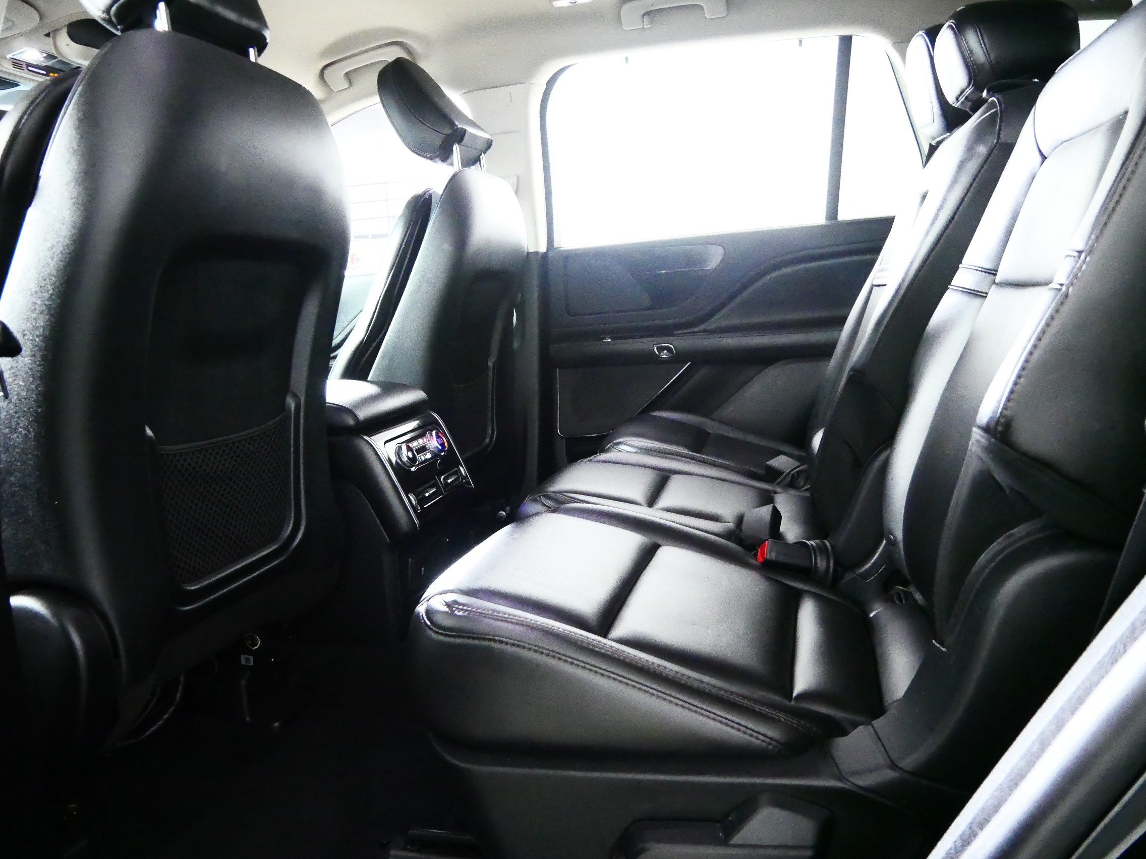 Used 2023 Lincoln Aviator AWD image 32