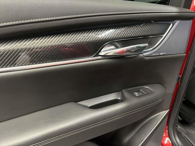 Used 2023 Cadillac XT6 Sport w/ LPO, ONYX Package image 12