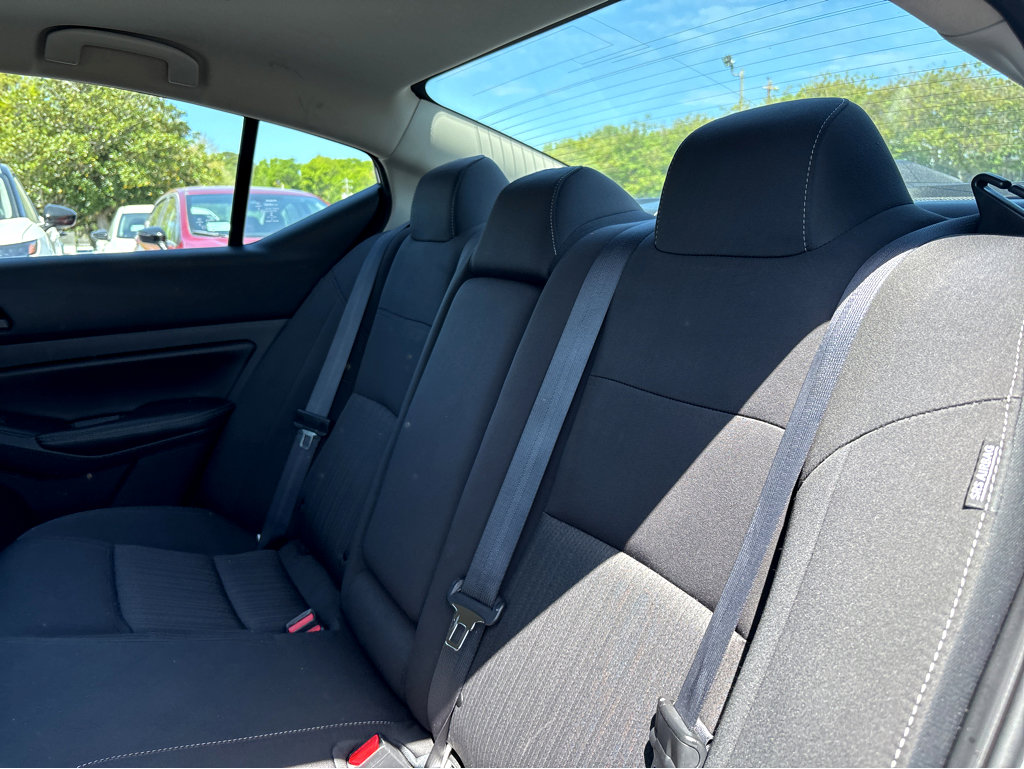 Used 2024 Nissan Altima 2.5 SV FWD image 14
