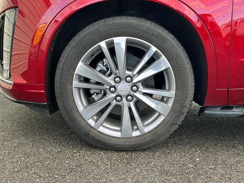 Used 2025 Cadillac XT6 Premium Luxury w/ Platinum Package FWD image 5