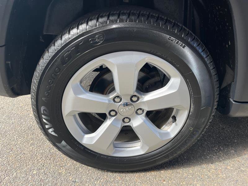 Used 2019 Jeep Compass Latitude w/ Cold Weather Group image 8