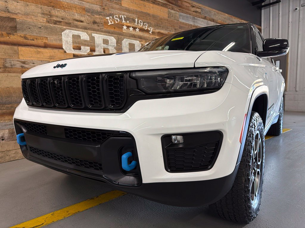 Used 2023 Jeep Grand Cherokee Trailhawk w/ Luxury Tech Group III AWD/4WD image 13