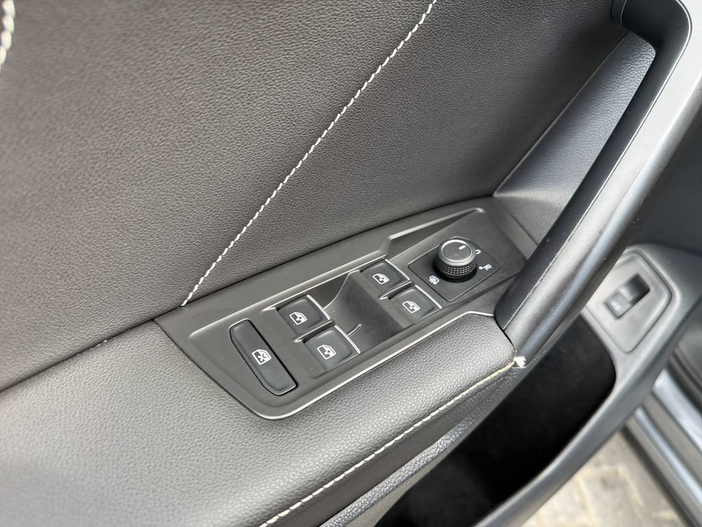 Used 2022 Volkswagen Tiguan SE AWD/4WD image 13