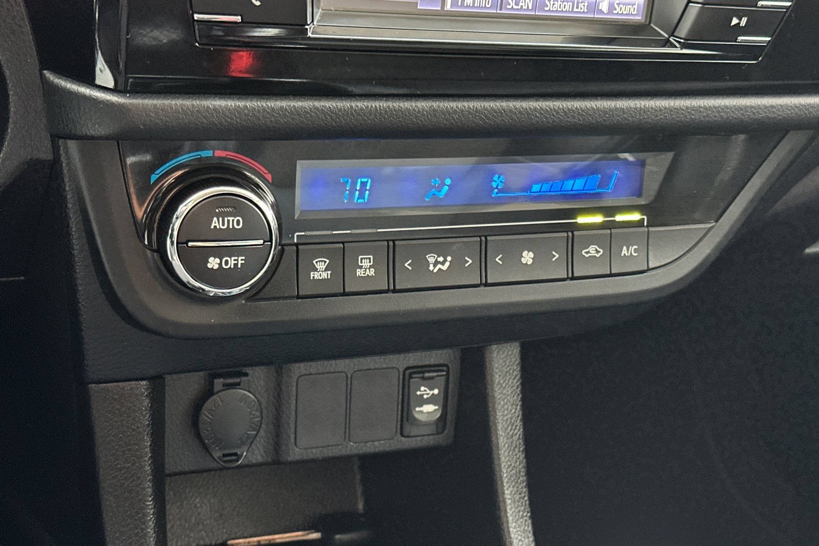 Used 2015 Toyota Corolla S FWD image 18