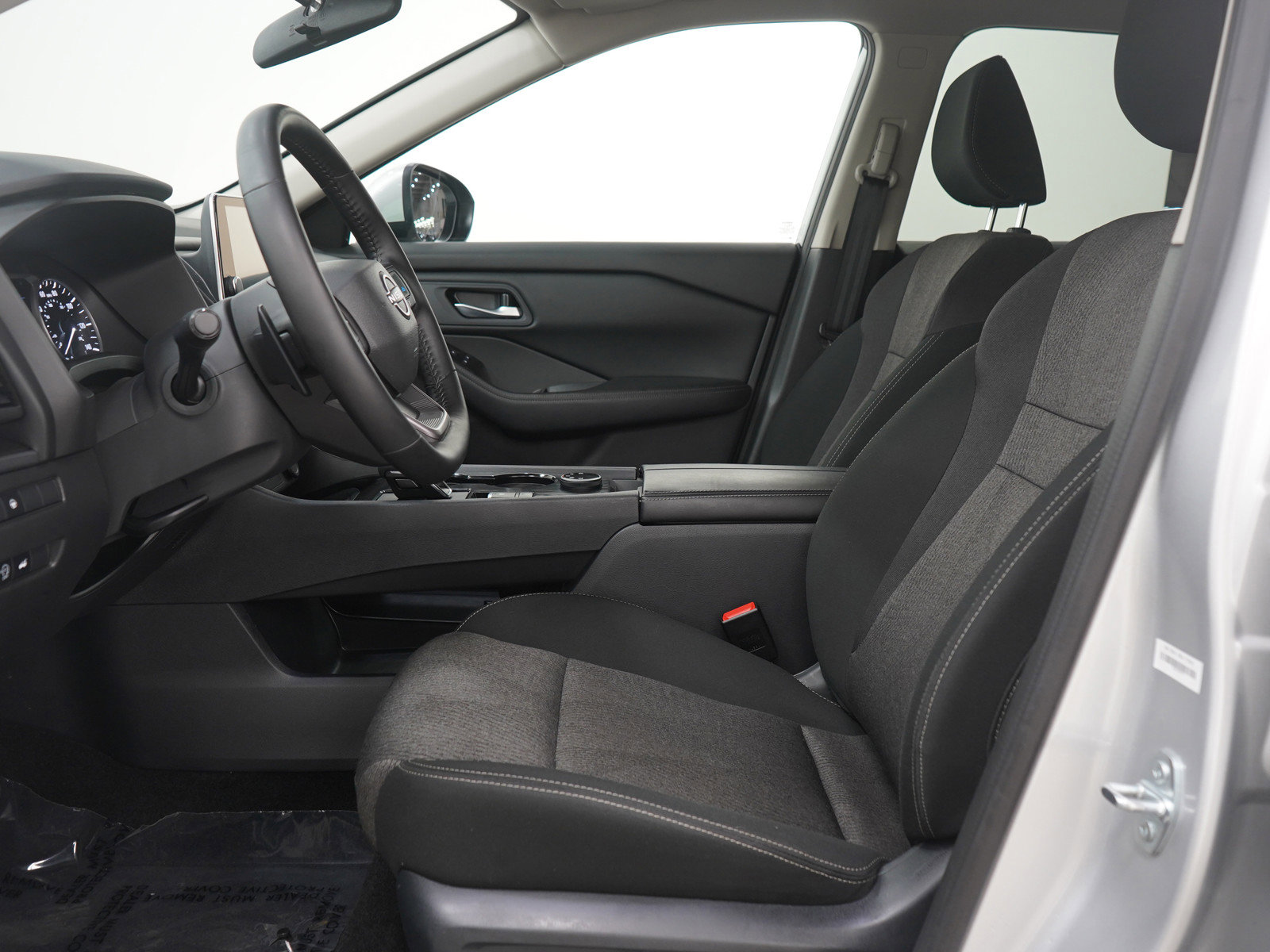 Used 2025 Nissan Rogue SV image 24