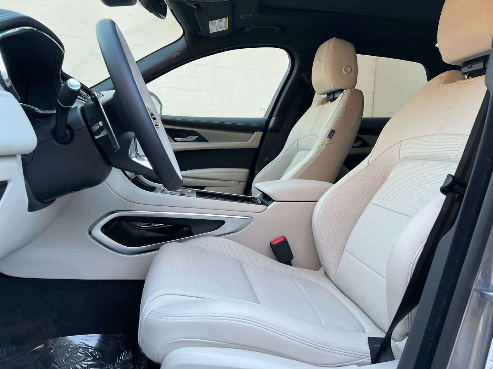 Used 2025 Jaguar F-PACE R-Dynamic S image 14