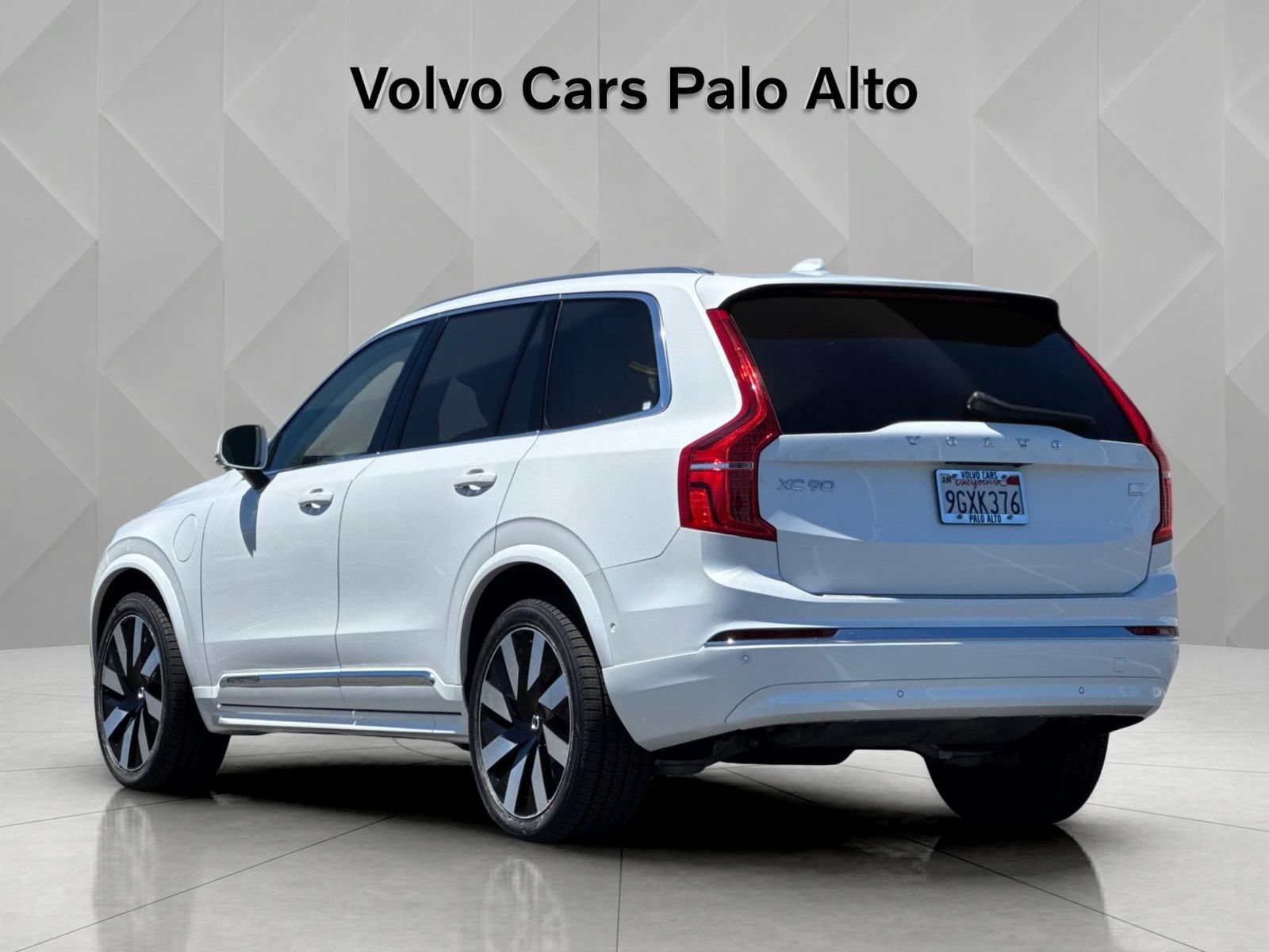 Certified 2023 Volvo XC90 T8 Ultimate w/ Protection Package Premier AWD/4WD image 9