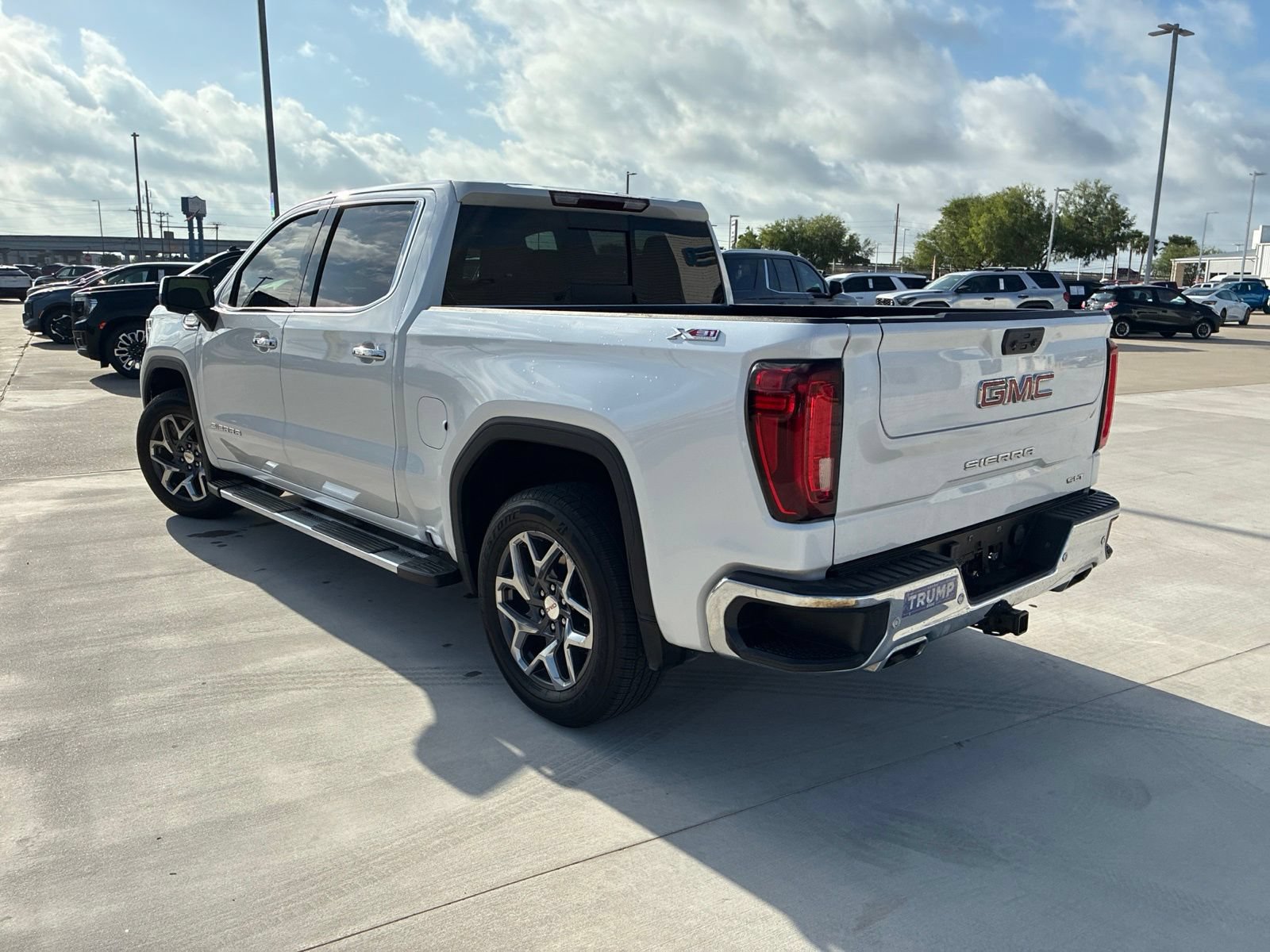 Used 2023 GMC Sierra 1500 SLT AWD/4WD image 5