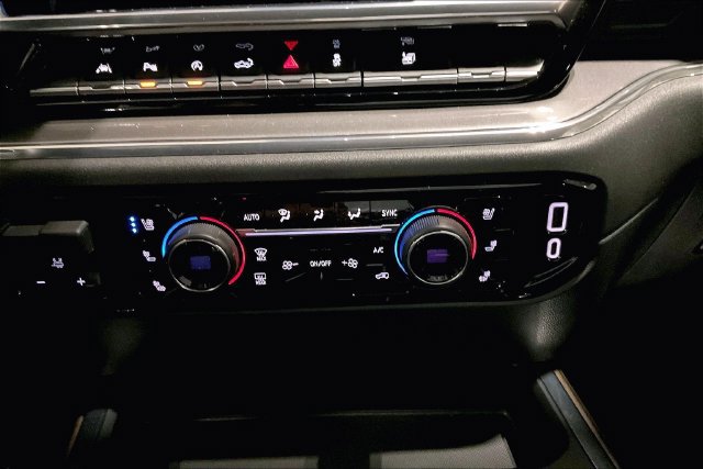 Used 2024 Chevrolet Silverado 1500 High Country w/ Technology Package AWD/4WD image 34