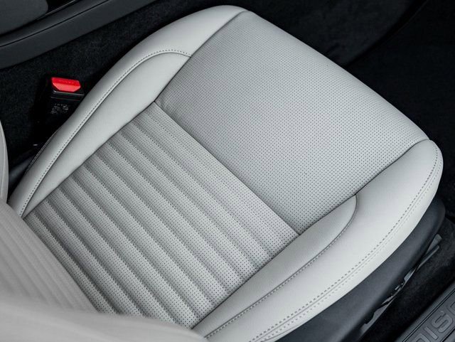 New 2025 Land Rover Discovery Sport S image 28