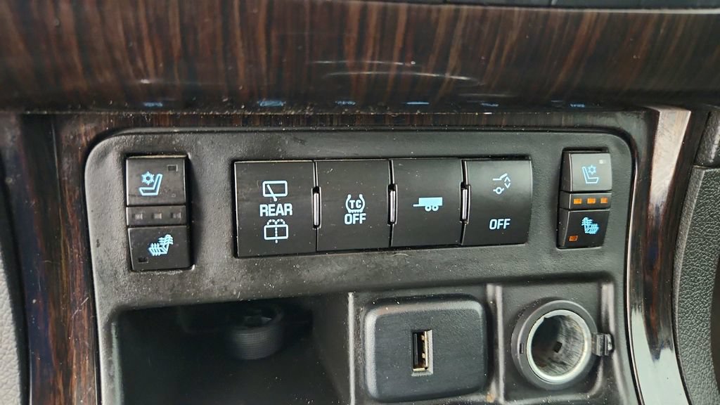 Used 2017 Chevrolet Traverse Premier FWD image 47