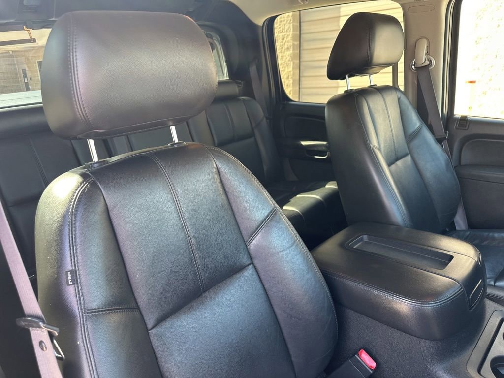 Used 2011 Chevrolet Avalanche LT w/ Texas Edition RWD image 25