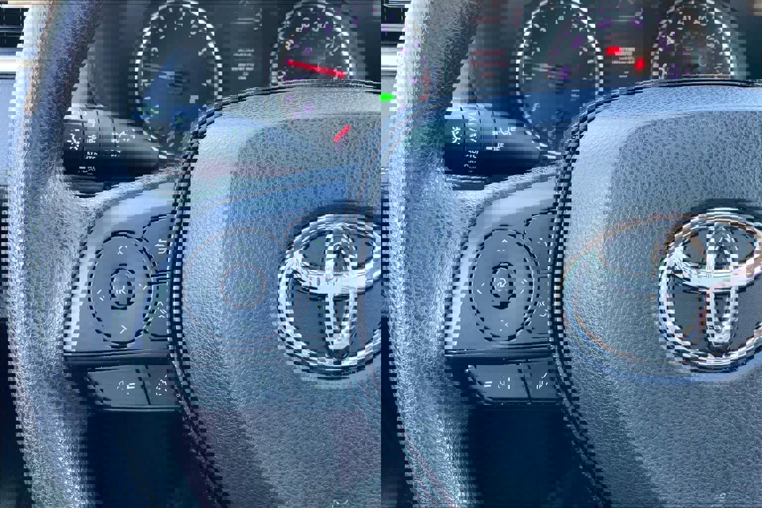 Used 2020 Toyota RAV4 XLE image 23