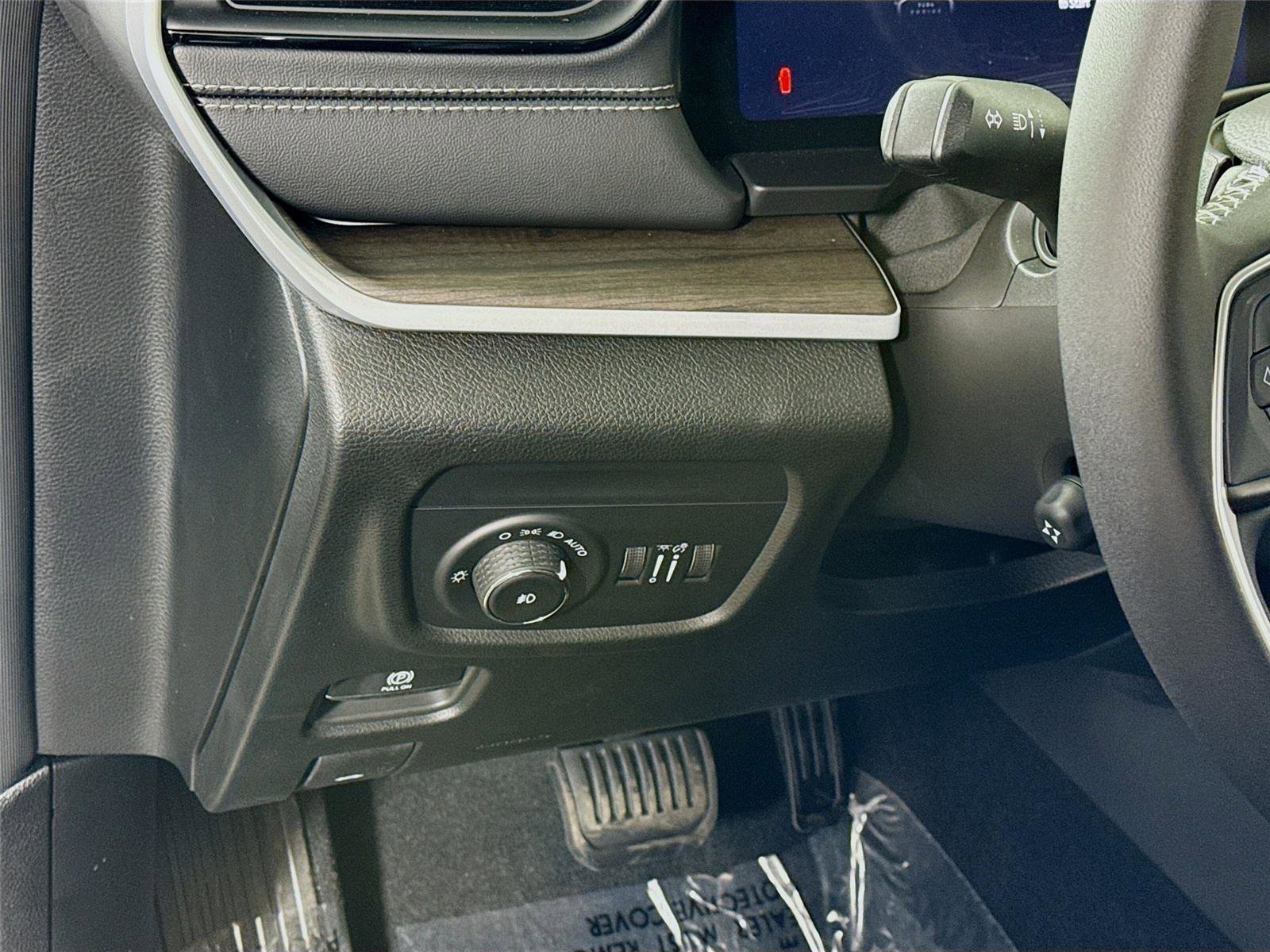 New 2026 Jeep Grand Cherokee L Limited w/ Luxury Tech Group II image 5