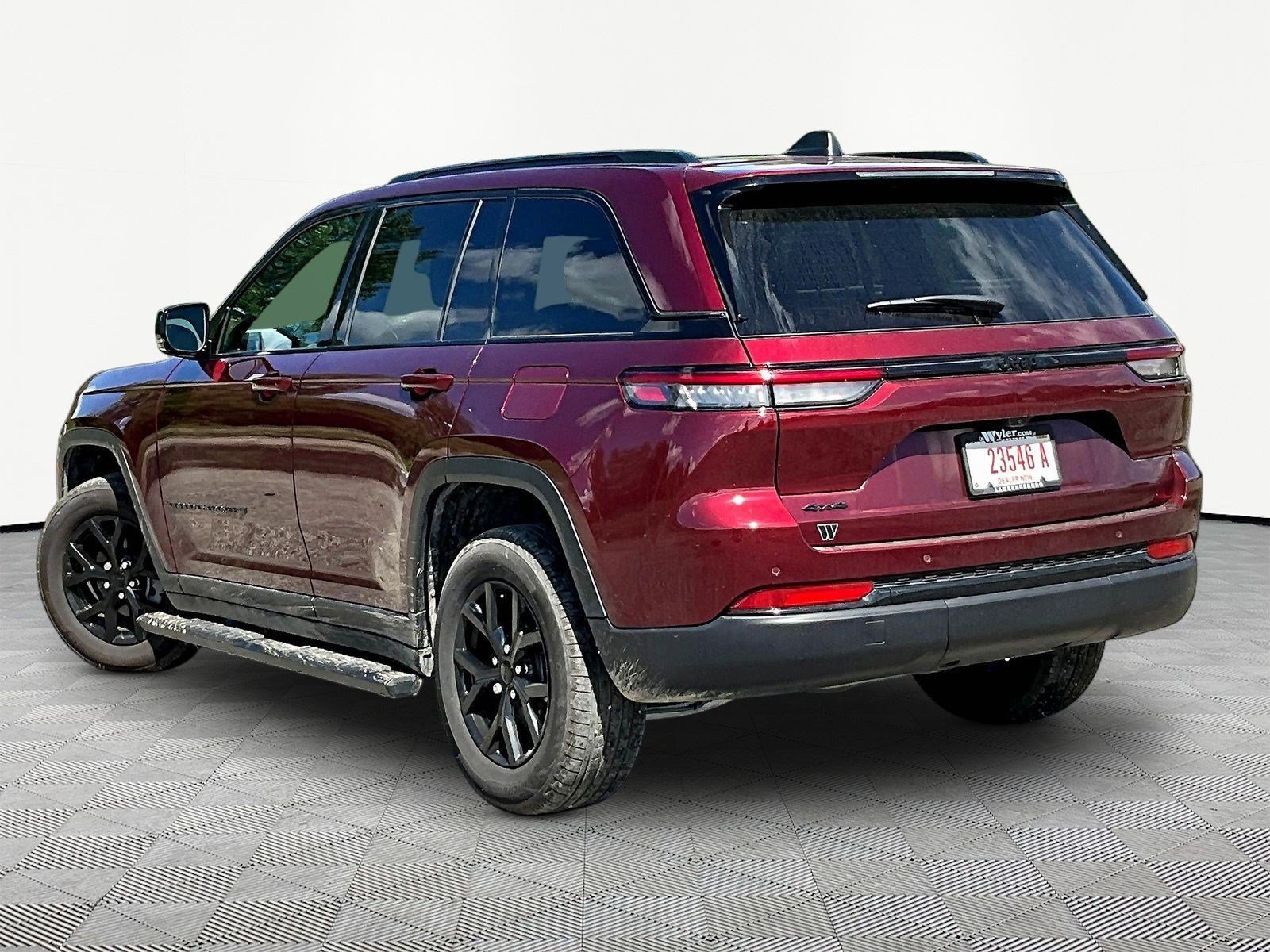 Used 2025 Jeep Grand Cherokee Altitude AWD/4WD image 11