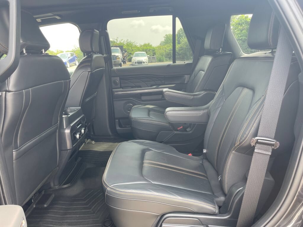 Used 2023 Ford Expedition Platinum AWD/4WD image 23