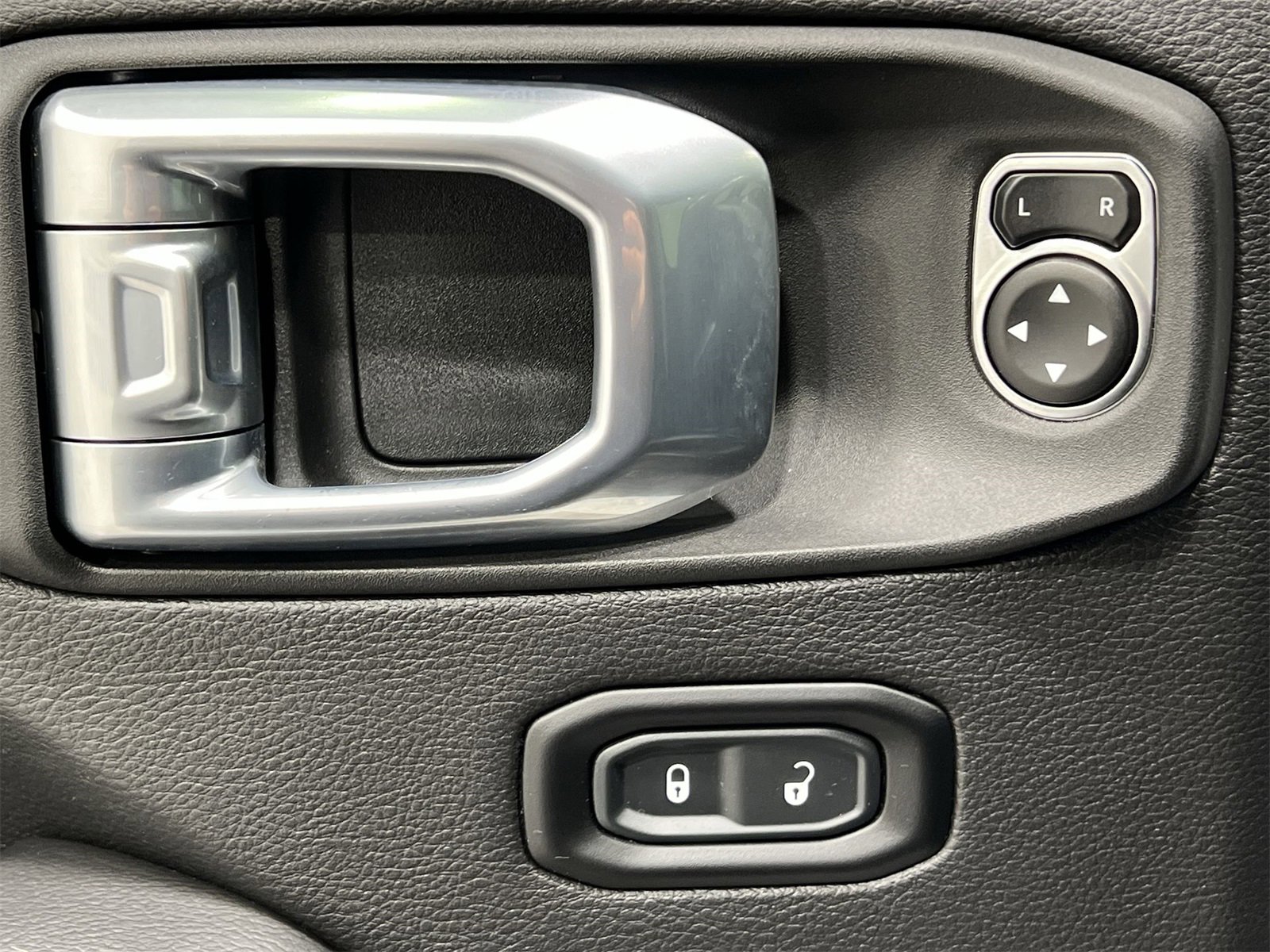 Used 2023 Jeep Wrangler Unlimited Sahara w/ Cold Weather Group image 13