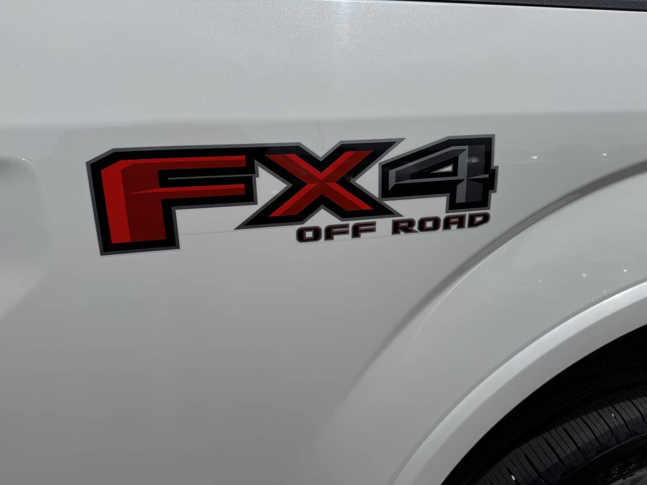 Used 2018 Ford F150 Lariat w/ Equipment Group 502A Luxury AWD/4WD image 26