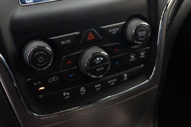 Used 2021 Jeep Grand Cherokee Laredo RWD image 5