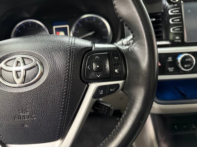 Used 2018 Toyota Highlander Limited AWD/4WD image 19