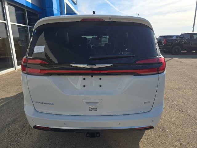 New 2026 Chrysler Pacifica Pinnacle w/ Trailer Tow Group image 5