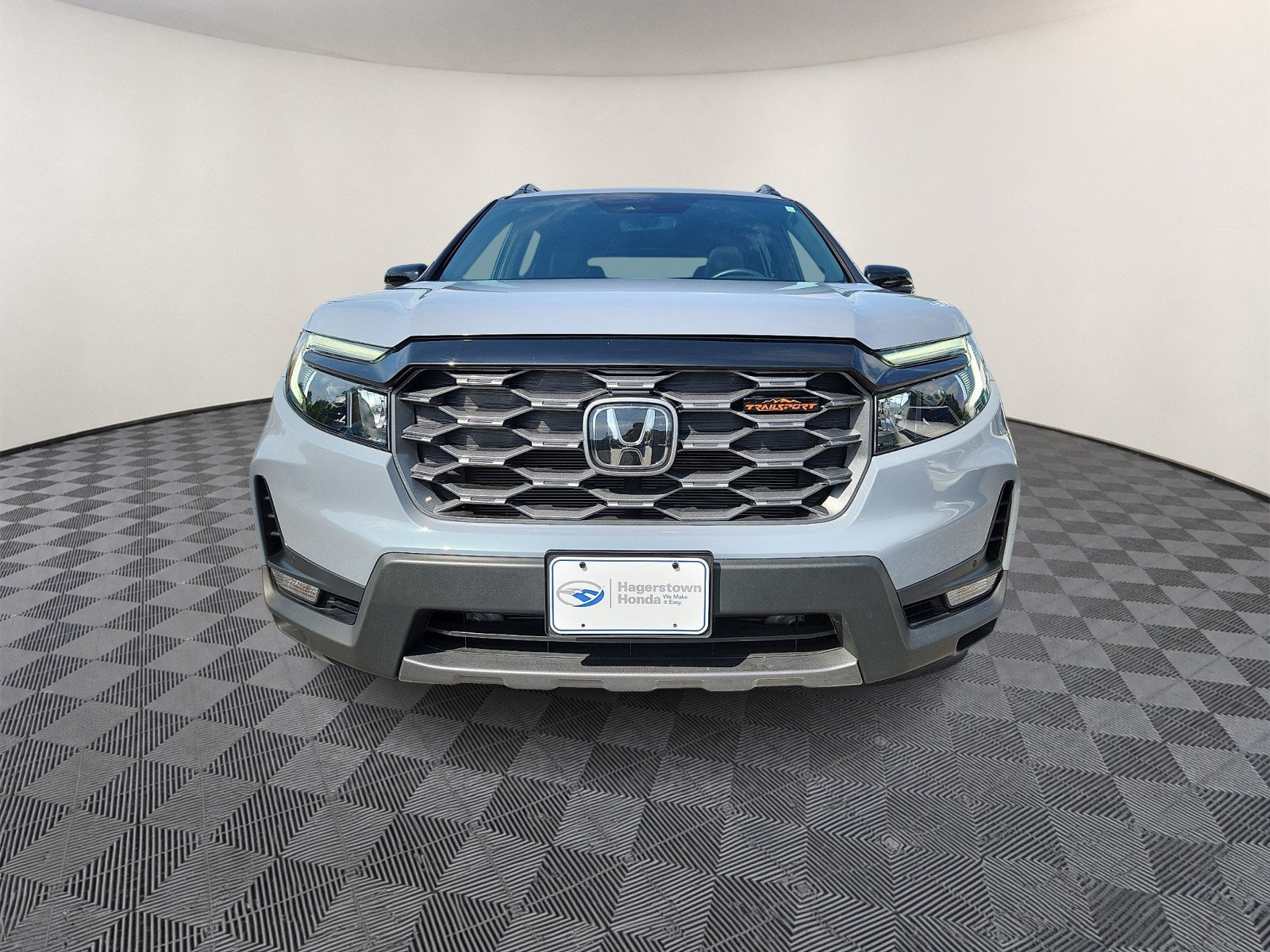 Used 2024 Honda Passport TrailSport image 2