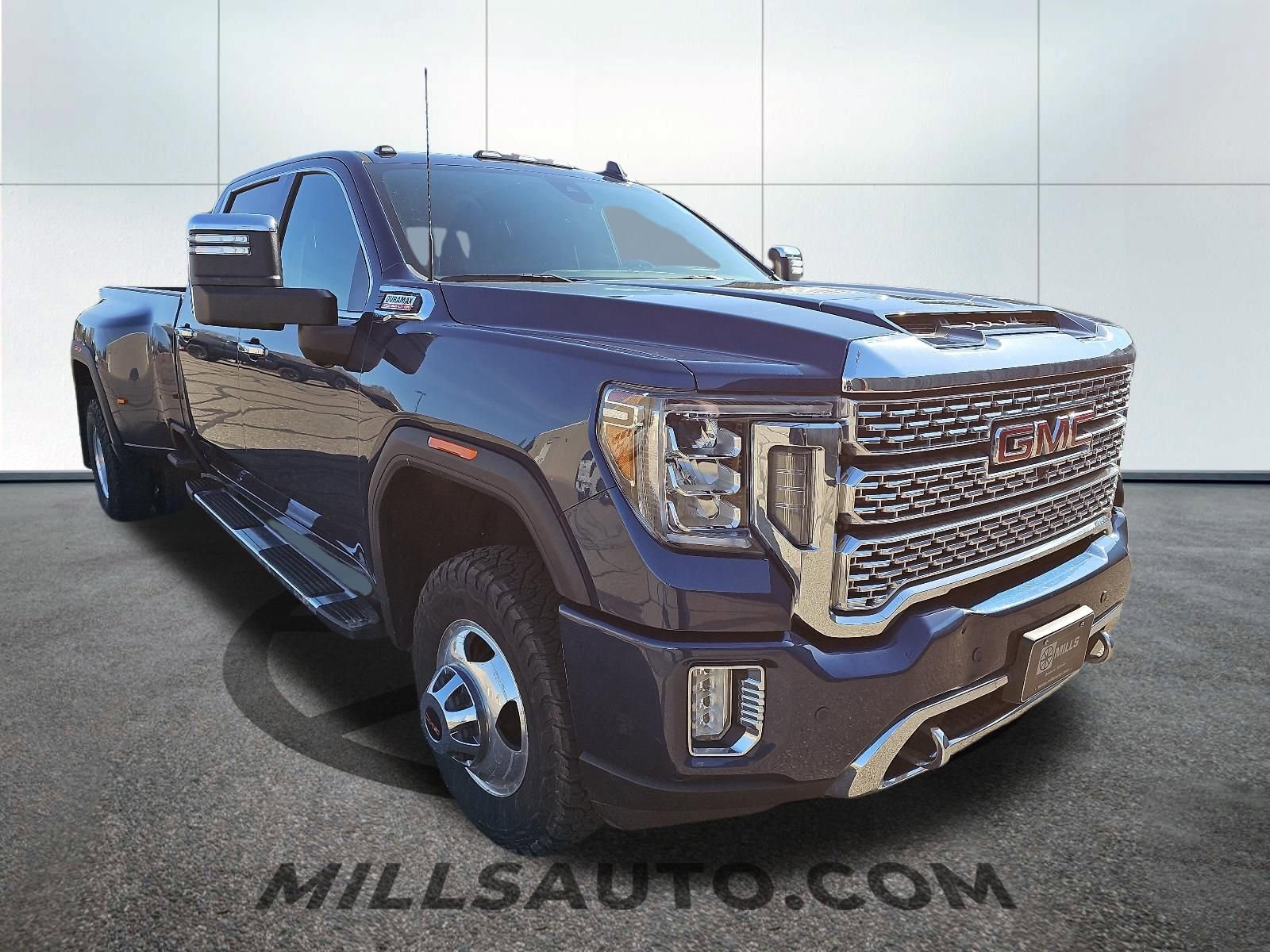 Used 2020 GMC Sierra 3500 Denali w/ Denali Ultimate Package AWD/4WD image 3