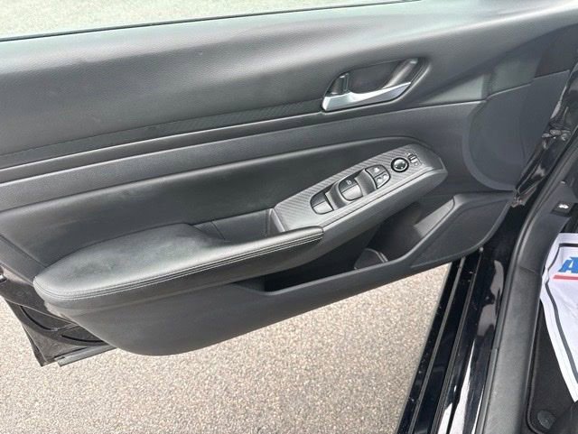 Used 2025 Nissan Altima 2.5 SV FWD image 14