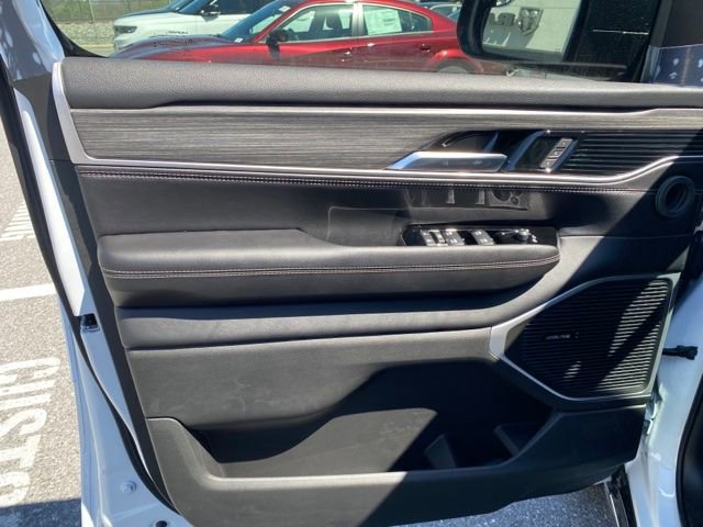 New 2023 Jeep Wagoneer Series III w/ Preferred Equipment Group image 13