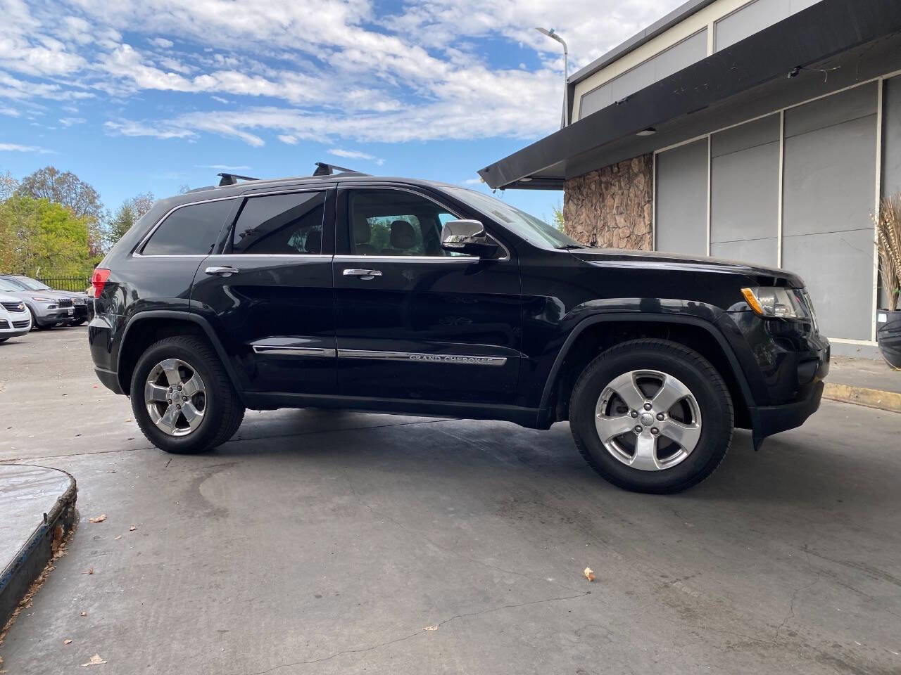 Used 2013 Jeep Grand Cherokee Limited w/ Luxury Group II image 33