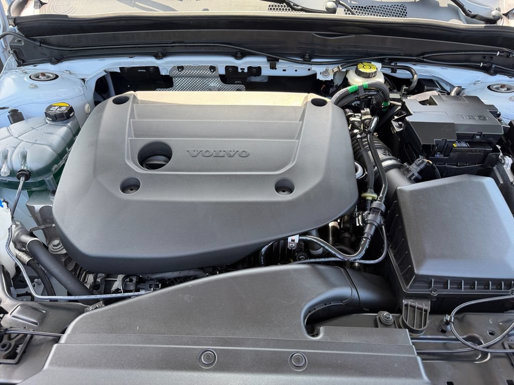 Certified 2024 Volvo XC40 B5 Plus w/ Protection Package Premier AWD/4WD image 29
