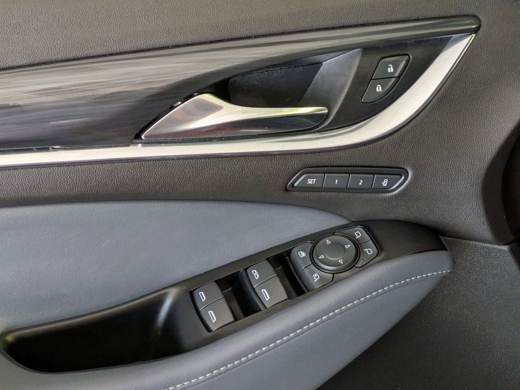 Used 2024 Buick Enclave Premium image 13