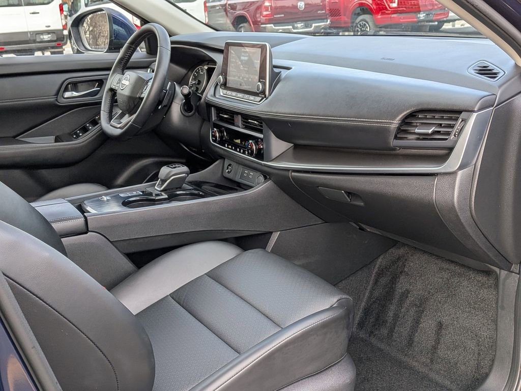 Used 2025 Nissan Rogue SV w/ SV Premium Package image 23