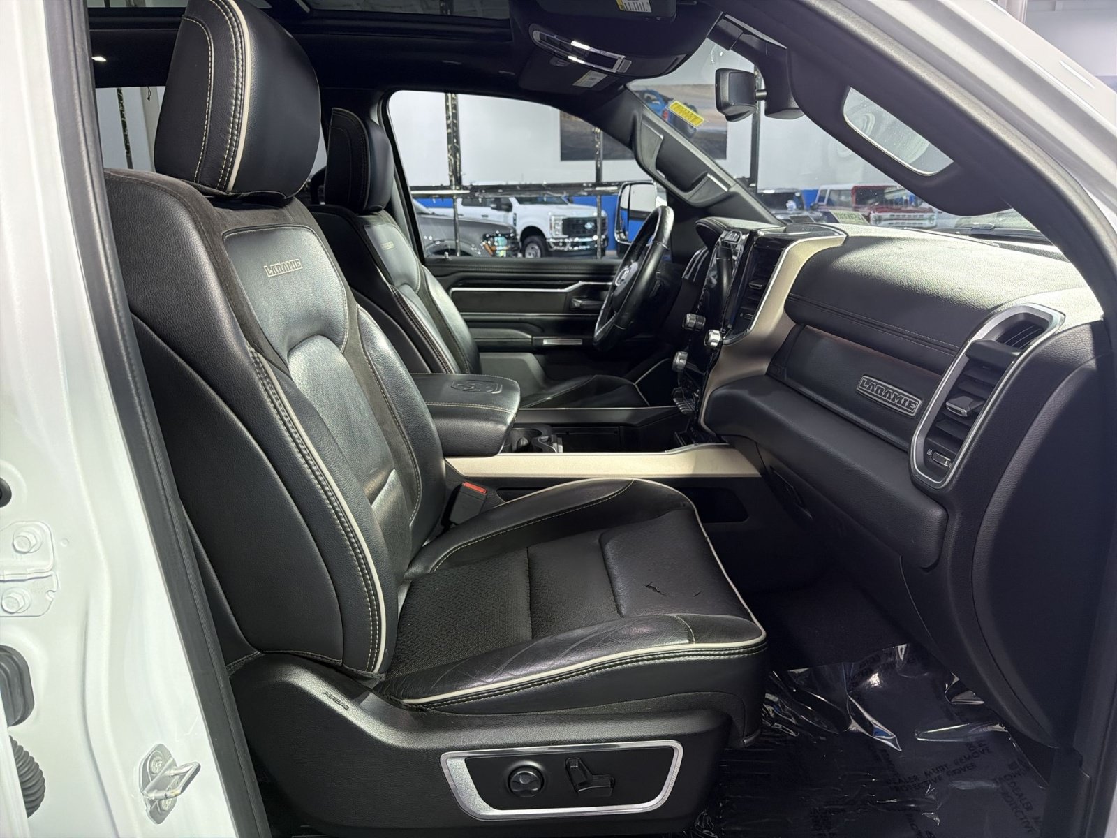 Used 2019 RAM 1500 Laramie AWD/4WD image 25
