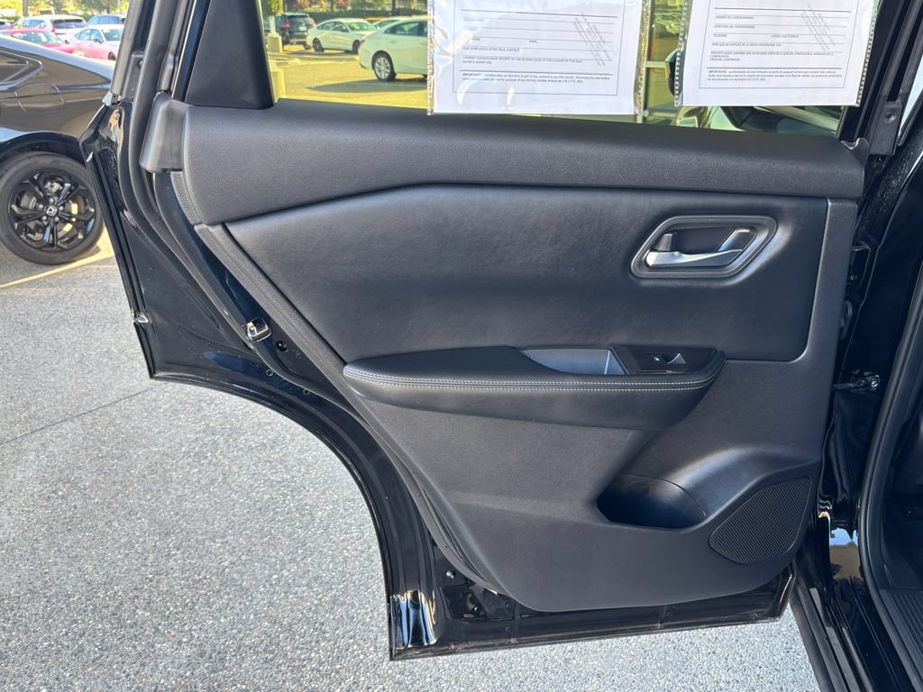 Used 2025 Nissan Rogue SV AWD/4WD image 27