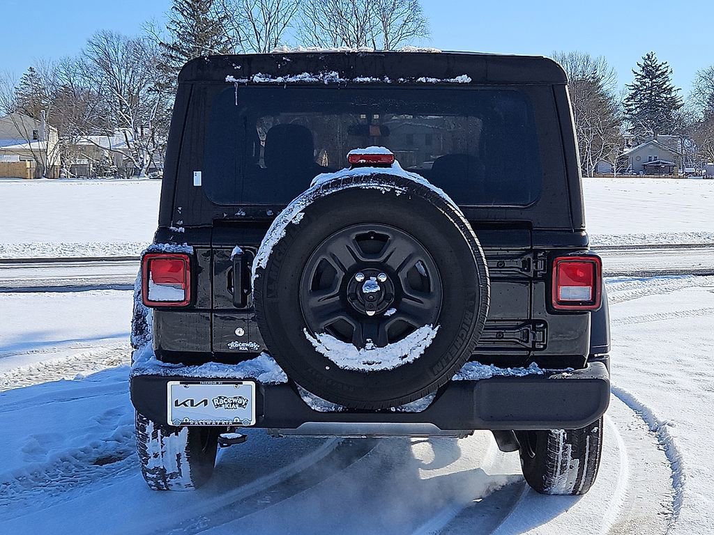 Used 2022 Jeep Wrangler Sport image 6