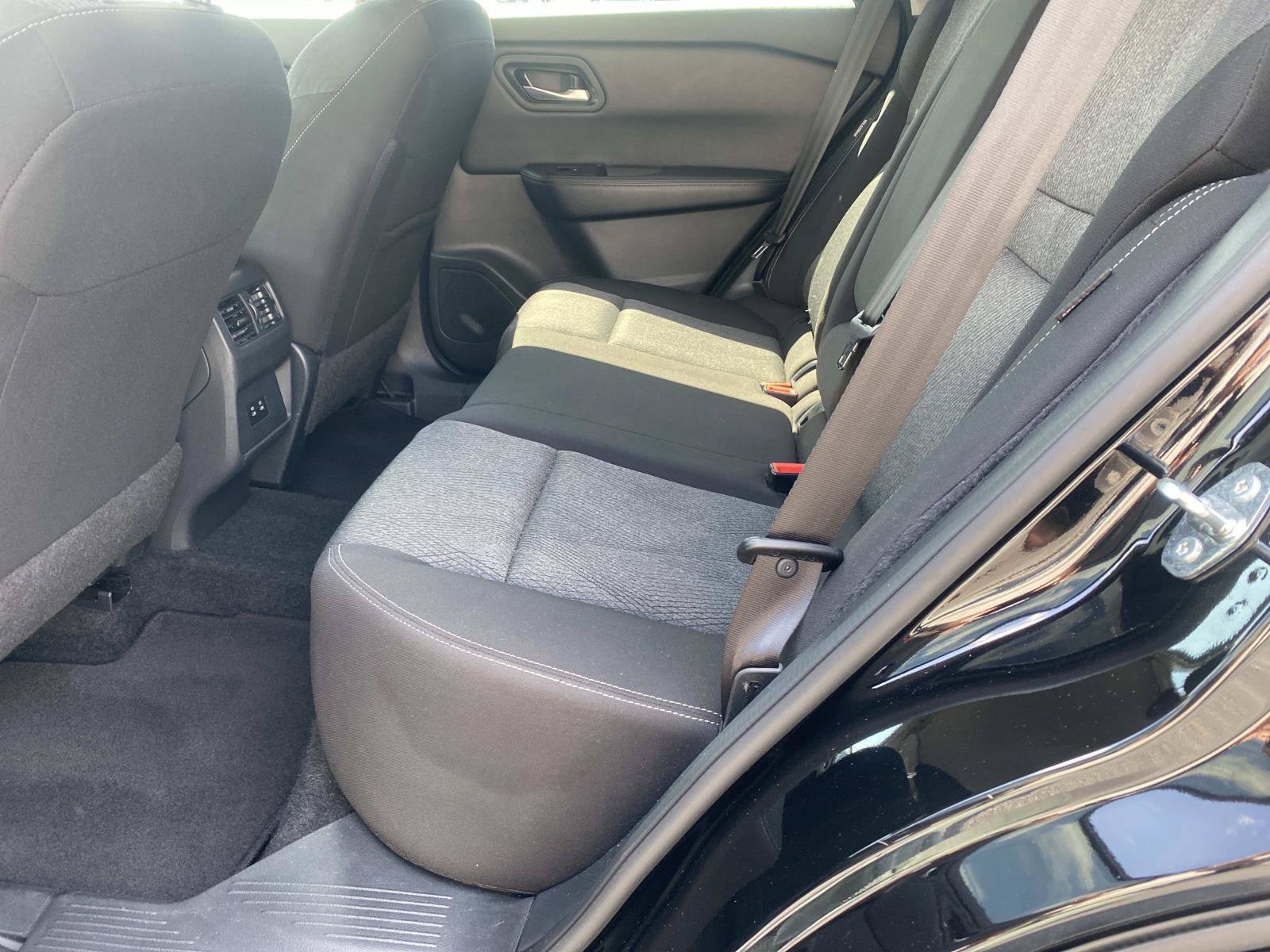 Used 2025 Nissan Rogue SV FWD image 18