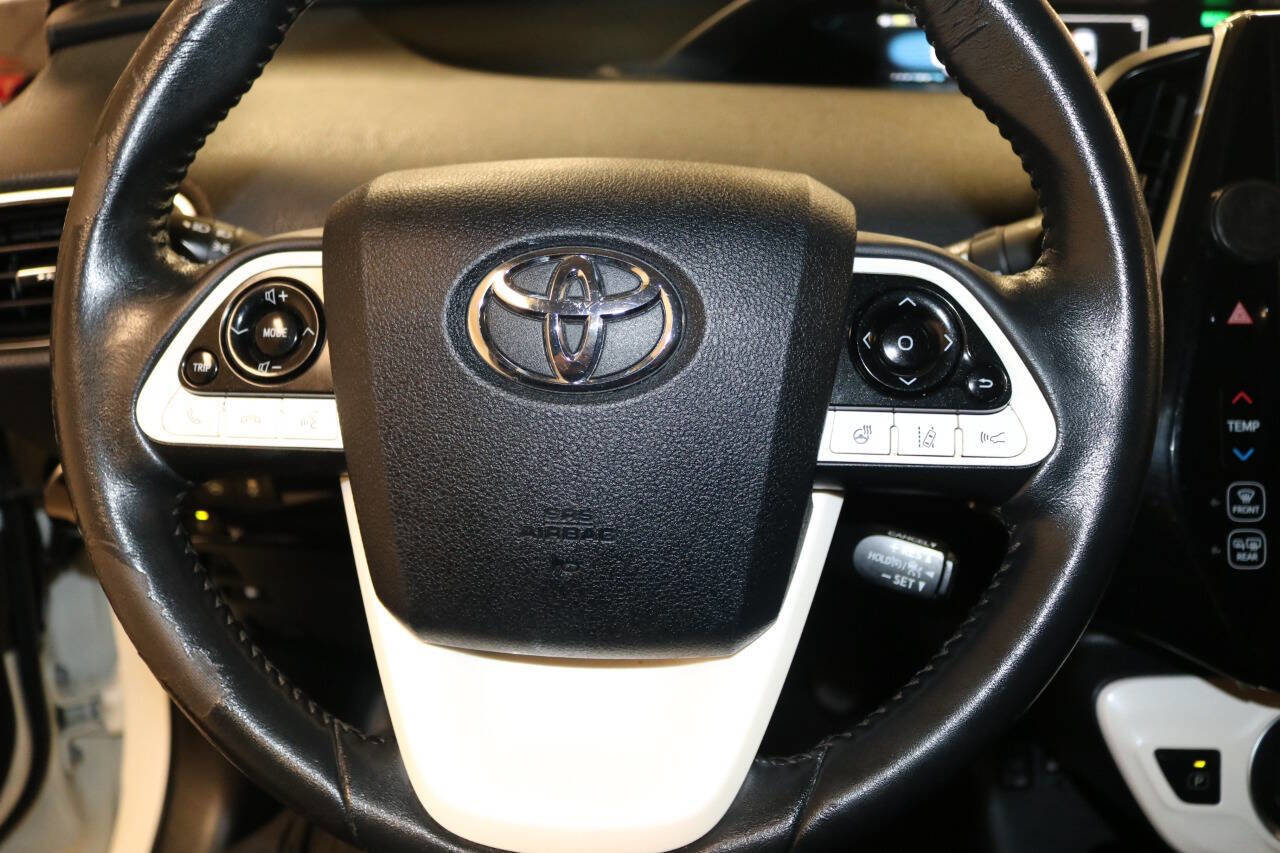 Used 2017 Toyota Prius Prime Advanced image 34