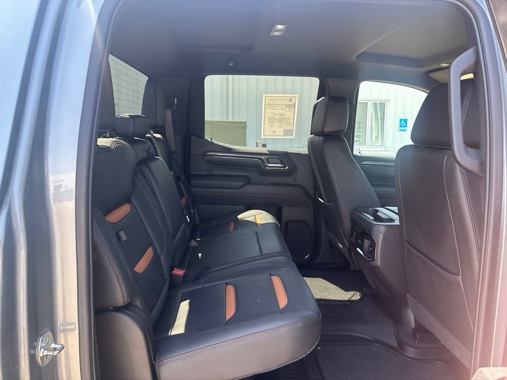 Used 2025 GMC Sierra 1500 AT4 w/ Technology Package AWD/4WD image 29