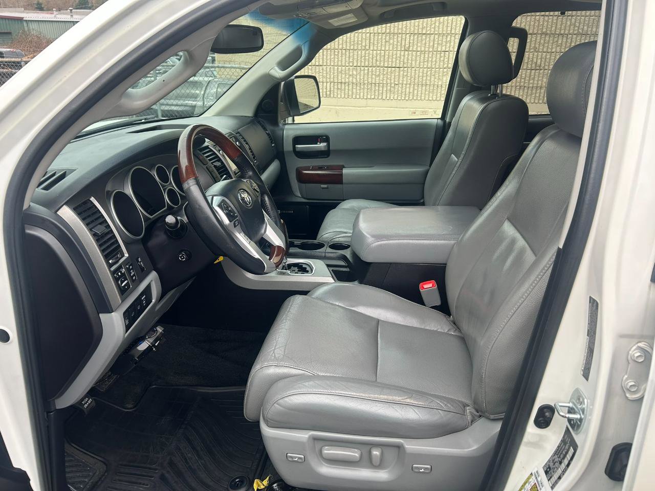 Used 2016 Toyota Sequoia Platinum AWD/4WD image 12